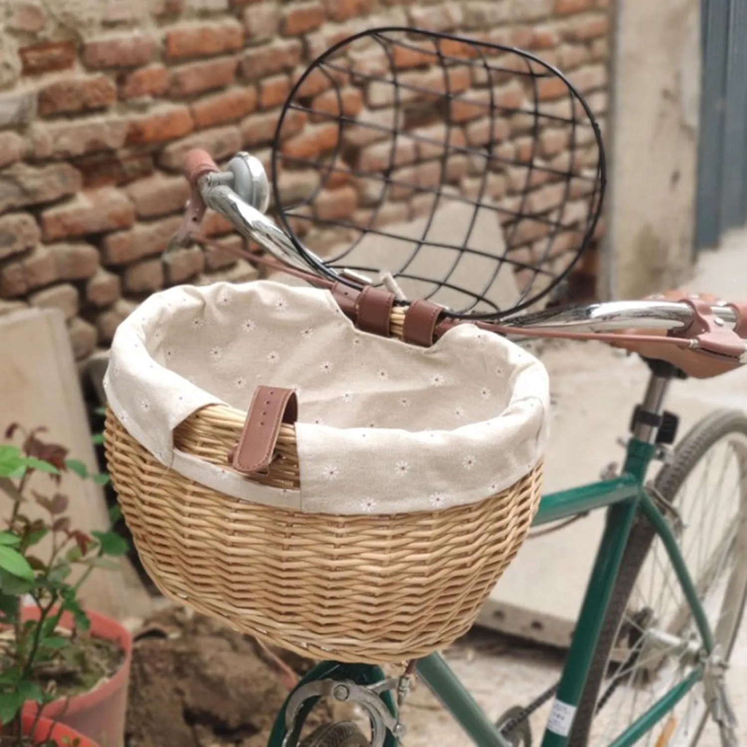 Wicker Bike Basket for Small Dogs Cats Pet Carrier Front Basket with Wire Mesh Cover (Wood color)